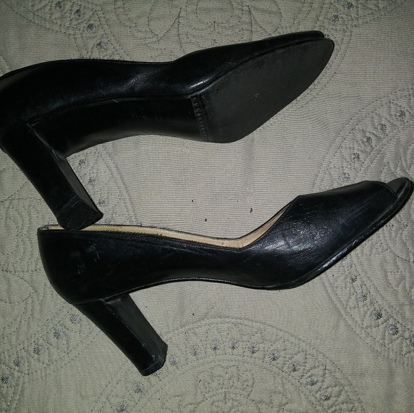 Shoes - Picture 4 of 4